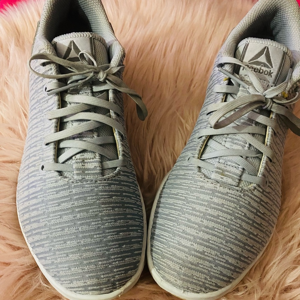Woman’s DMX Reebok Moving Air Sneakers Size 7
